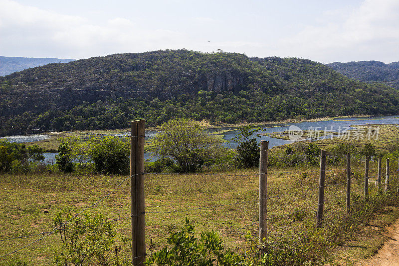 Lapinha da Serra湖和村庄